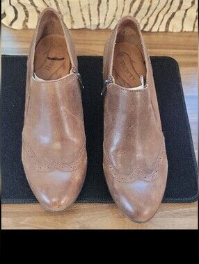 Born Womens heeled Brown Leather Wingtip Slip-On Shoes